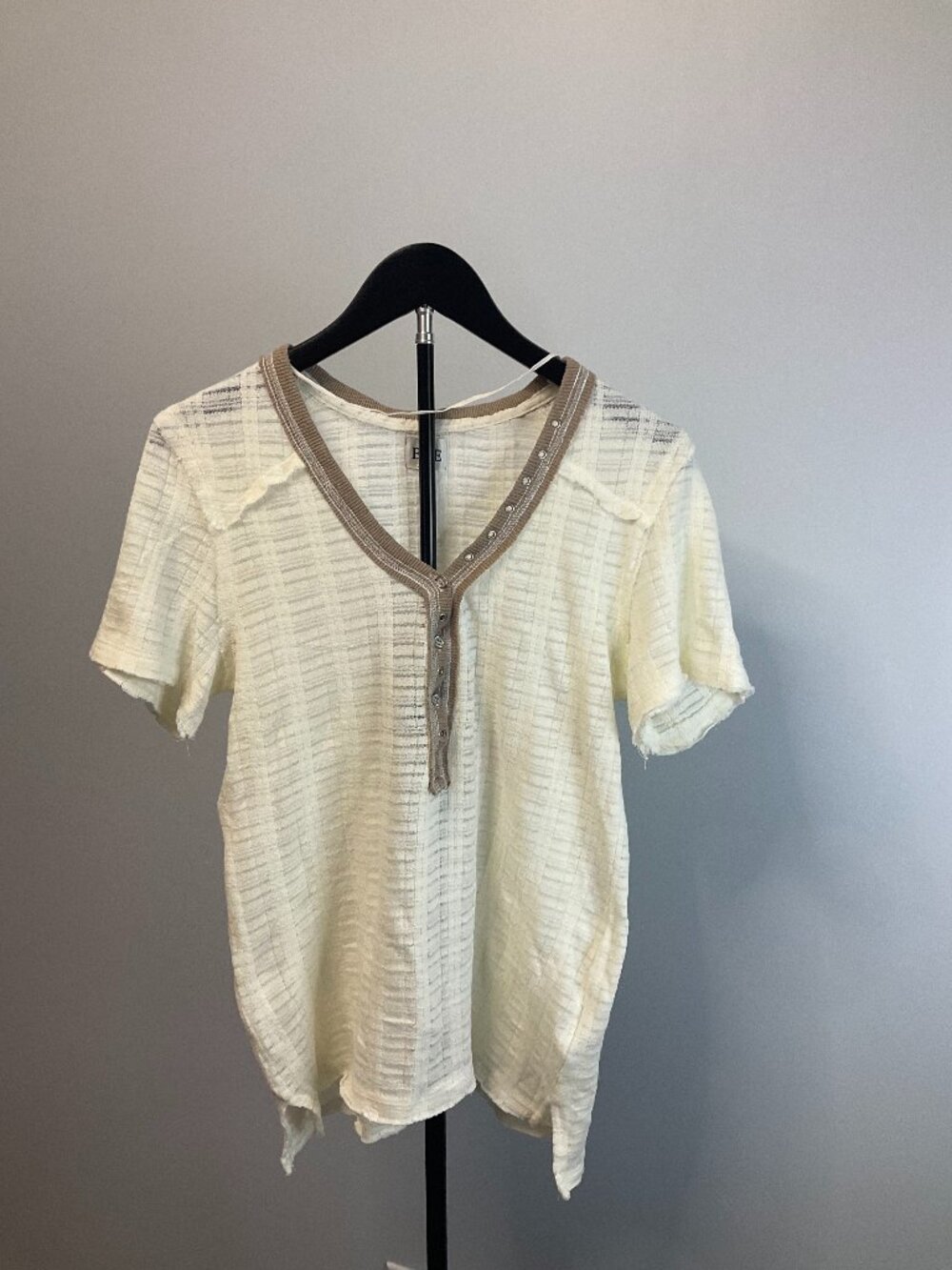 BKE Women's Cream Textured Short Sleeve Henley Top | Size Large